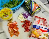 Foto langkah ke 1 dari resep Tumis Sarden Tomat Kemangi.