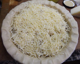 Foto del paso 4 de la receta: Tarta de jamón y queso con champiñones y aguacate