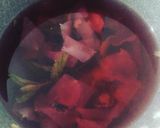 Foto del paso 2 de la receta: Infusión de rosas, hibiscos y algo más..
