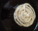 A picture of step 3 of Aloo ki jalebi chaat.