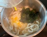A picture of step 3 of Wakame seaweed and egg udon in 10 mins.