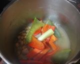Foto del paso 1 de la receta: Sopa de garbanzos con fideos y carne con hierbahuerto