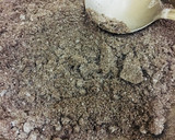 A picture of step 2 of Oreo biscuits cake.