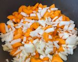 Foto del paso 1 de la receta: Tortilla al horno de zapallitos, zanahoria 🥕 y queso 🧀