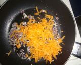 A picture of step 2 of Eggs with carrots.