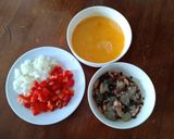 Hình bước làm 1 của món Trứng chiên tôm & ớt chuông