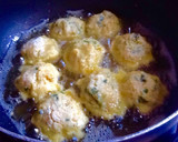 Foto del paso 2 de la receta: Albóndigas de bacalao en salsa verde