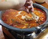 A picture of step 6 of Jjampong (Korean Spicy Seafood Noodle Soup).