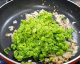 A picture of step 4 of Khasta Matar Kachoris.
