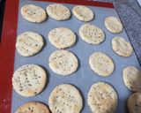 Foto del paso 5 de la receta: Galletitas saladas con harina de arroz