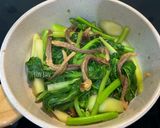 A picture of step 3 of Stir-Fried Broccolini with Velvet Antler Mushrooms (Vegan).