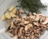 Foto langkah ke 1 dari resep Steak with mushroom sauce.