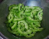 Foto langkah ke 2 dari resep Oseng Pare dan Telur (cuma 3 bahan).