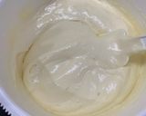 Foto langkah ke 5 dari resep Bolu Hongkong Topping Keju.