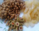A picture of step 4 of Arabian salad.