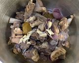 A picture of step 3 of Mutton Maqluba.