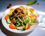 Hình bước làm 3 của món Salad trộn da cá hồi