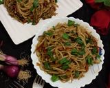 देसी फ्लेवर हक्का नूडल्स (desi flavour Hakka noodles recipe in Hindi) रेसिपी चरण 6 फोटो