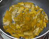 รูปขั้นตอนการทำที่ 2 ของ ลาบหมูก้อนทอดใบชะมวง