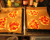 Foto del paso 6 de la receta: Pizzettas y demases de lunes nublao
