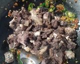 Foto langkah ke 4 dari resep 39. Oseng Pedas Daging Kepala Sapi.