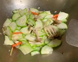 麻油絲瓜炒鴻禧菇的食譜步驟3照片