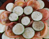 Foto del paso 3 de la receta: Carpaccio de calabacín y tomate