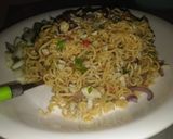 A picture of step 4 of Stir fry noodles.