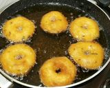 A picture of step 5 of Medu vada.