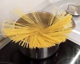 Pas rețetă Spaghete cu roșii cherry, mozzarella și busuioc proaspăt 2 fotografie