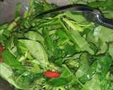 Foto langkah ke 3 dari resep Tumis Kangkung Enak dan Simpel.