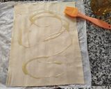 Foto del paso 4 de la receta Palitos de hojaldre y parmesano que vuelan de lo ricos que están
