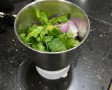 धनिया आमला की चटनी(dhaniya amla ki chutney recepie in hindi) रेसिपी चरण 2 फोटो