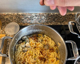 Foto del paso 12 de la receta: Espaguetis Caldosos Diverxo (almejas, coco, piparras, lima)