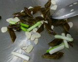剝皮辣椒炒筍片的食譜步驟2照片