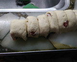 Foto del paso 5 de la receta: Bizcochos de salame y queso con hojaldre express