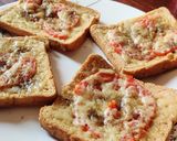 A picture of step 5 of Tomato mozzarella cheese toast without oven.