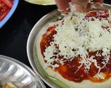 गव्हाच्या पिठाचा वेज पिझ्झा (veg pizza recipe in marathi) रेसिपी स्टेप 9 फोटो 