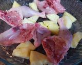 Foto del paso 2 de la receta: Picantón asado con piña