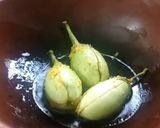 A picture of step 2 of Brinjal Curry in white gravy.