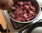 Foto del paso 3 de la receta: Carne a la cerveza y bolita de pan