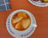 Foto langkah ke 3 dari resep Teh apel hangat.