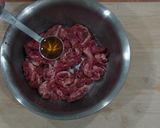 A picture of step 5 of Stir-Fried Water Spinach with Satay Beef.