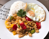 Foto del paso 6 de la receta: Arroz con carne molida y pimientos en salsa de ostras