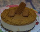 A picture of step 9 of Lotus Biscoff cheese cake.