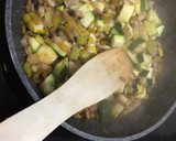 Foto del paso 4 de la receta: Tortilla de calabacín y champiñones para chuparse los dedos