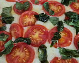 Foto del paso 4 de la receta: Tarta caprese con masa casera sin gluten 🍅 Tarta de tomate, albahaca, mozzarella y AOVE 🥗 low carb