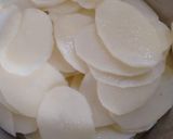 A picture of step 1 of Baked cheesey potato.