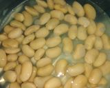 A picture of step 1 of Pasta with Beans and Mussels.