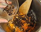 A picture of step 4 of Taiwanese Spicy & Sour Soup.